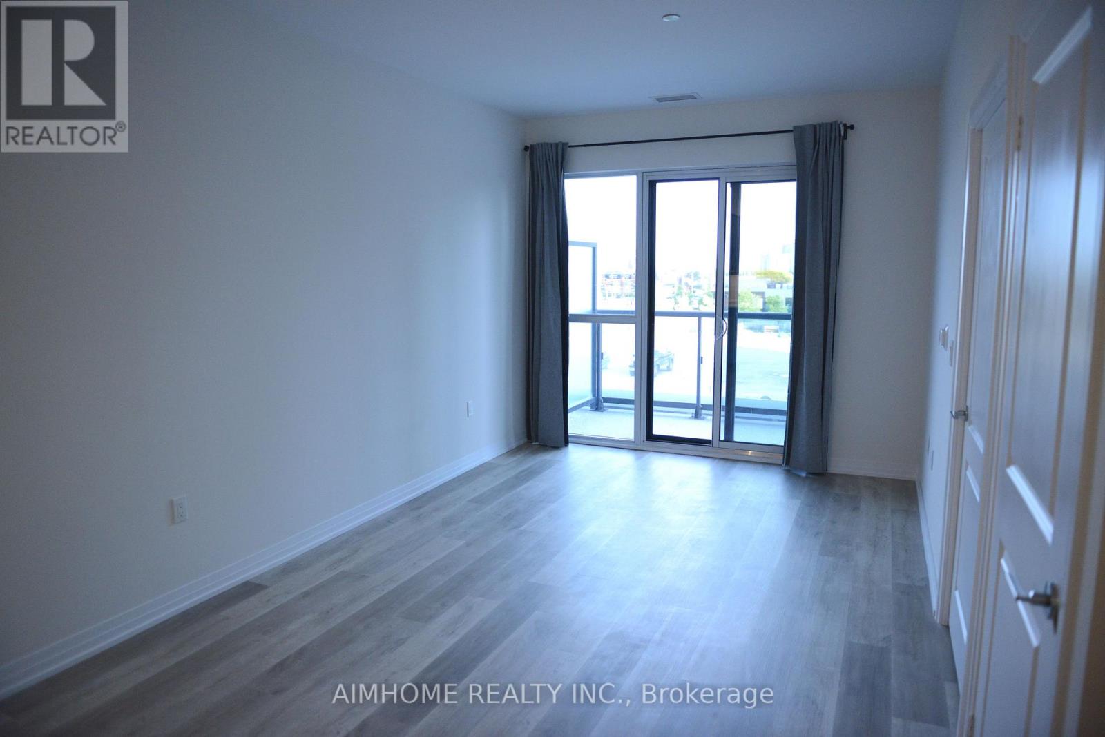 206 - 15 Watergarden Drive, Mississauga, Ontario  L5R 0H4 - Photo 4 - W12458729