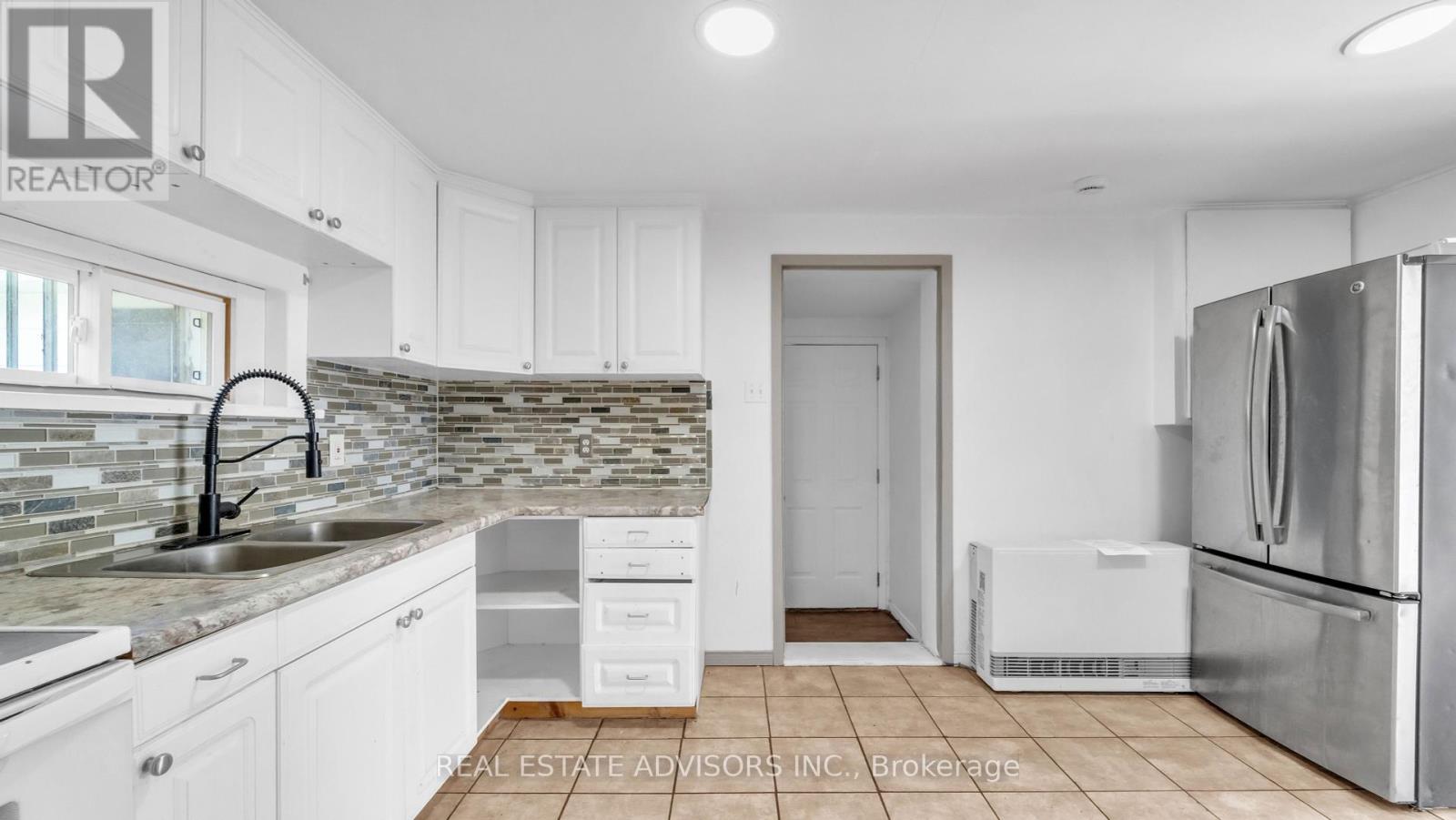 328 Little Avenue, Barrie, Ontario  L4N 2Z6 - Photo 11 - S12454861