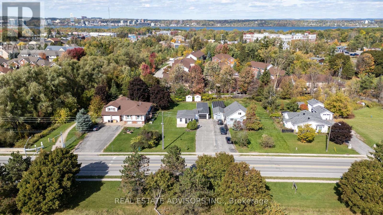 328 Little Avenue, Barrie, Ontario  L4N 2Z6 - Photo 3 - S12454861