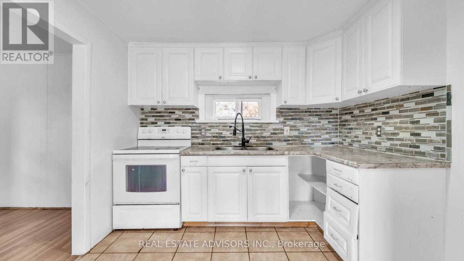 328 Little Avenue, Barrie, Ontario  L4N 2Z6 - Photo 9 - S12454861
