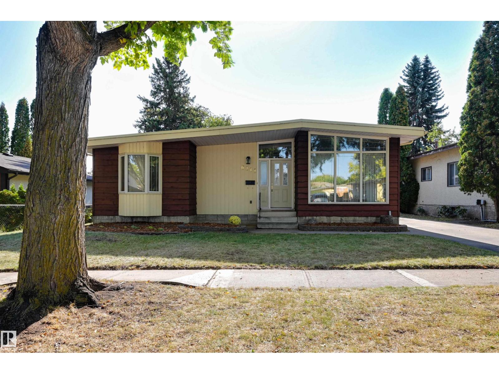 6211 148 Av Nw Nw, Edmonton, Alberta  T5A 1V2 - Photo 2 - E4461865