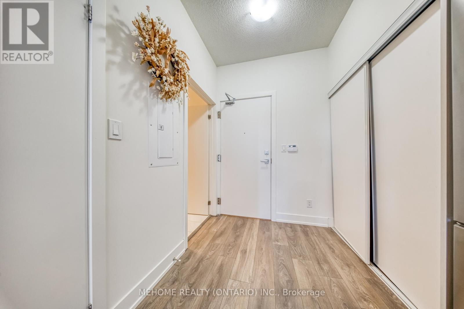 905 - 180 Fairview Mall Drive, Toronto (Don Valley Village), Ontario  M2J 4T1 - Photo 5 - C12458736