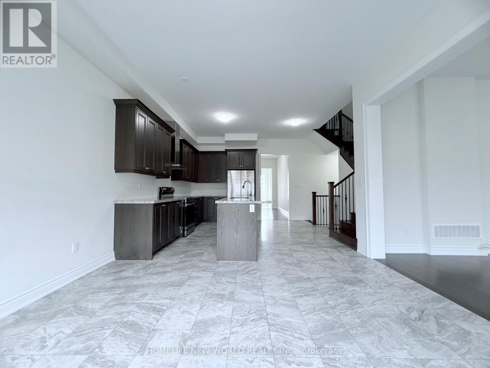 538 Baker Hill Boulevard, Whitchurch-Stouffville, Ontario  L4A 5G3 - Photo 6 - N12458735