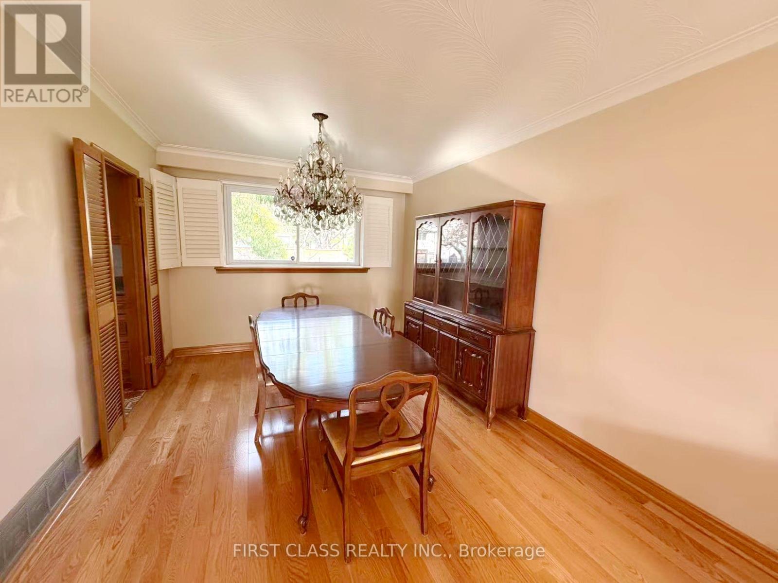 Upper Unit - 3277 Cardross Road, Mississauga, Ontario  L4X 2N4 - Photo 12 - W12458738