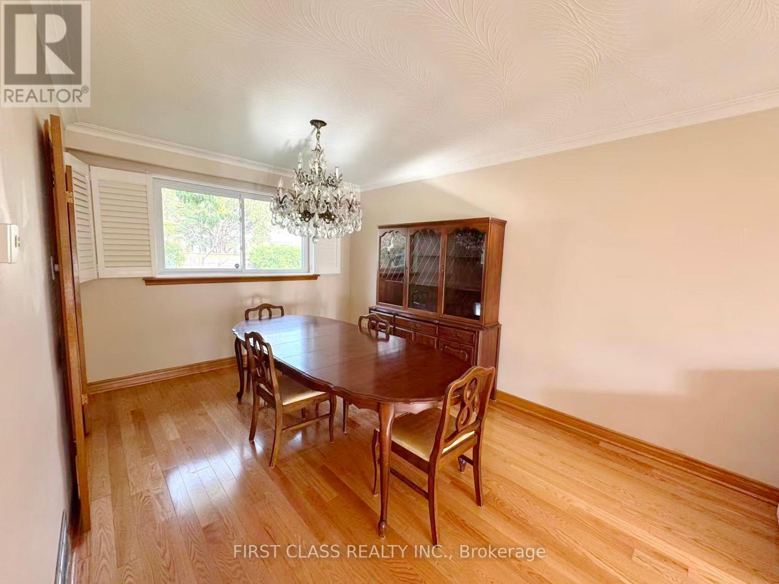 Upper Unit - 3277 Cardross Road, Mississauga, Ontario  L4X 2N4 - Photo 13 - W12458738
