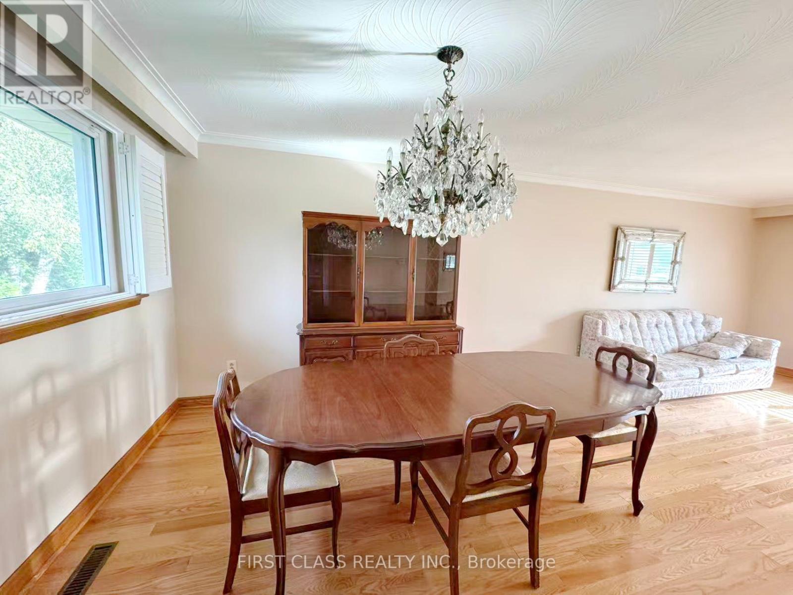 Upper Unit - 3277 Cardross Road, Mississauga, Ontario  L4X 2N4 - Photo 14 - W12458738