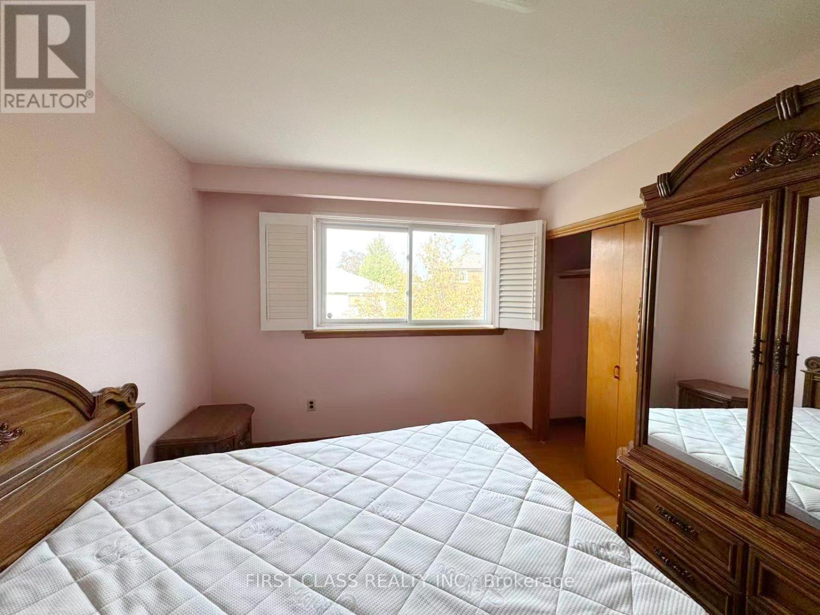 Upper Unit - 3277 Cardross Road, Mississauga, Ontario  L4X 2N4 - Photo 30 - W12458738