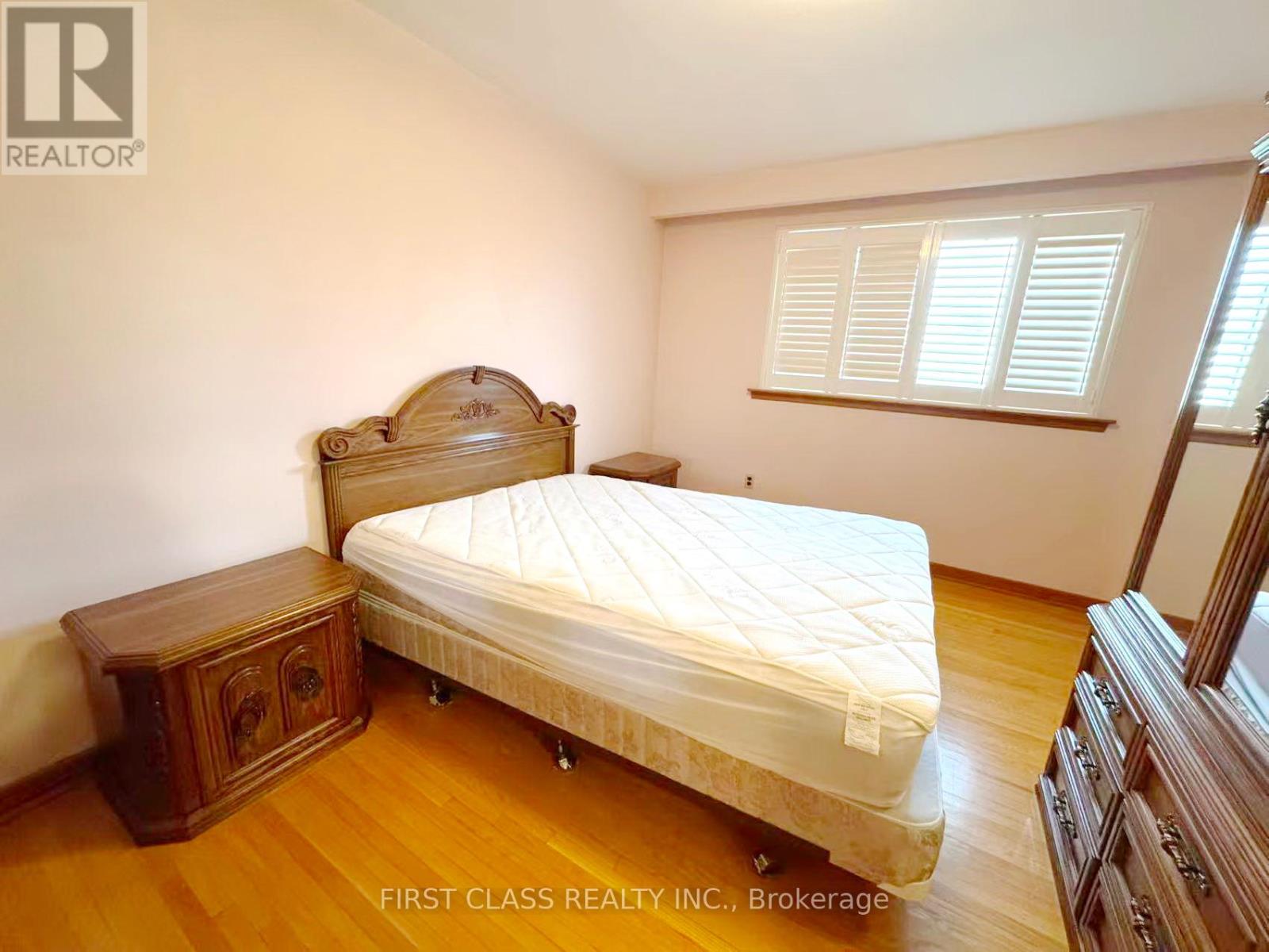 Upper Unit - 3277 Cardross Road, Mississauga, Ontario  L4X 2N4 - Photo 32 - W12458738