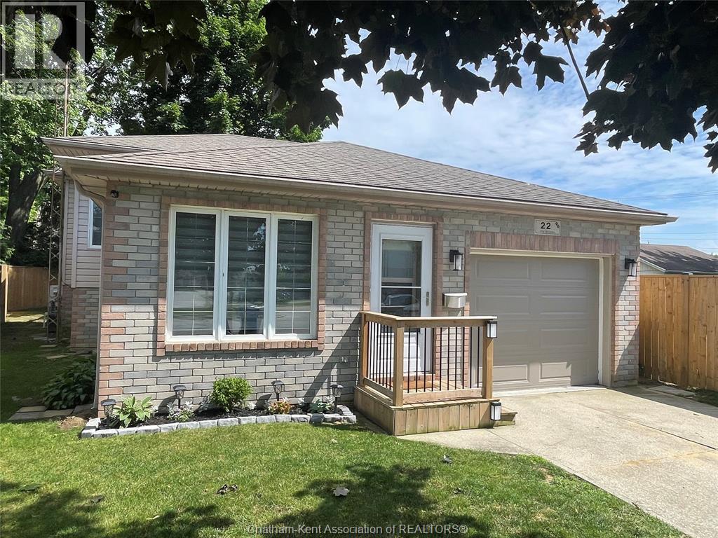 MLS# 25025922: 22 Fieldstone PLACE, Chatham, Canada