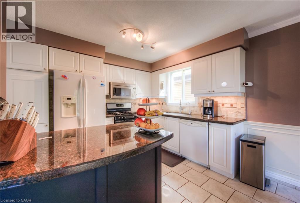664 Brandenburg Boulevard, Waterloo, Ontario  N2T 2V4 - Photo 12 - 40778473