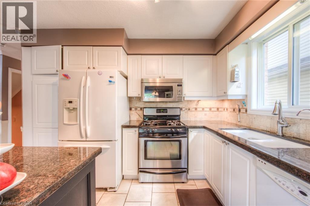 664 Brandenburg Boulevard, Waterloo, Ontario  N2T 2V4 - Photo 13 - 40778473