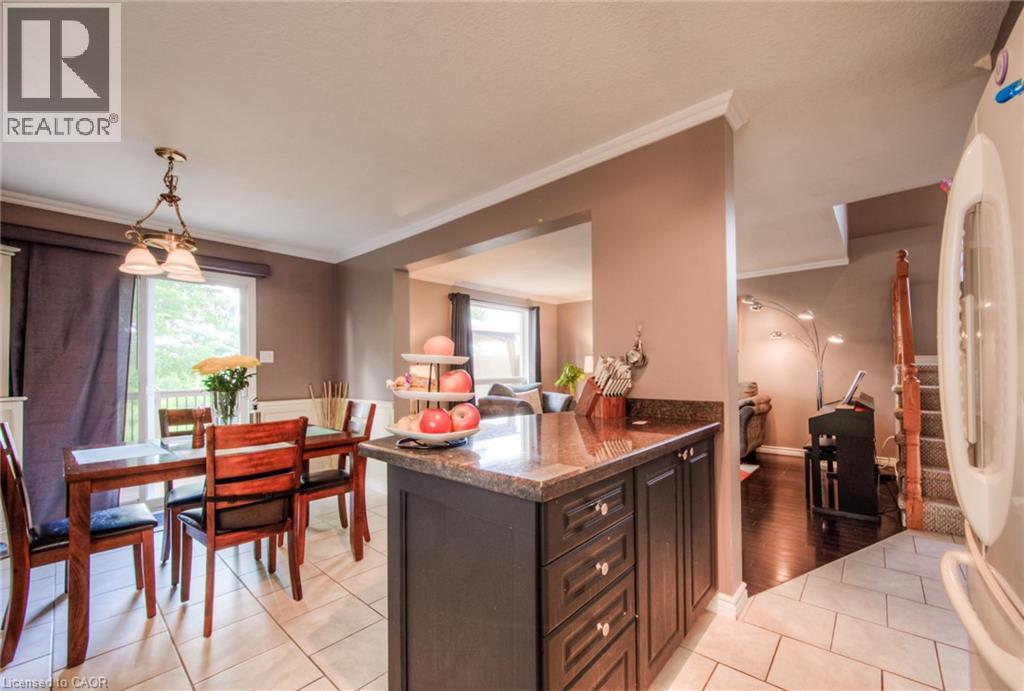 664 Brandenburg Boulevard, Waterloo, Ontario  N2T 2V4 - Photo 14 - 40778473