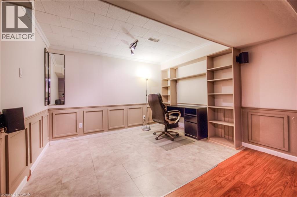 664 Brandenburg Boulevard, Waterloo, Ontario  N2T 2V4 - Photo 28 - 40778473