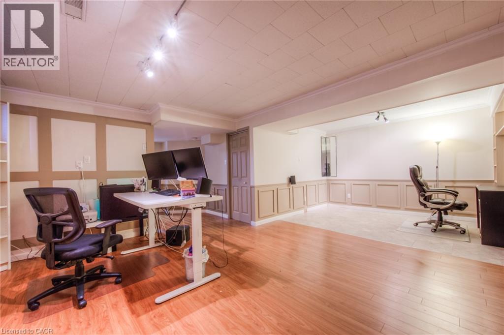 664 Brandenburg Boulevard, Waterloo, Ontario  N2T 2V4 - Photo 29 - 40778473