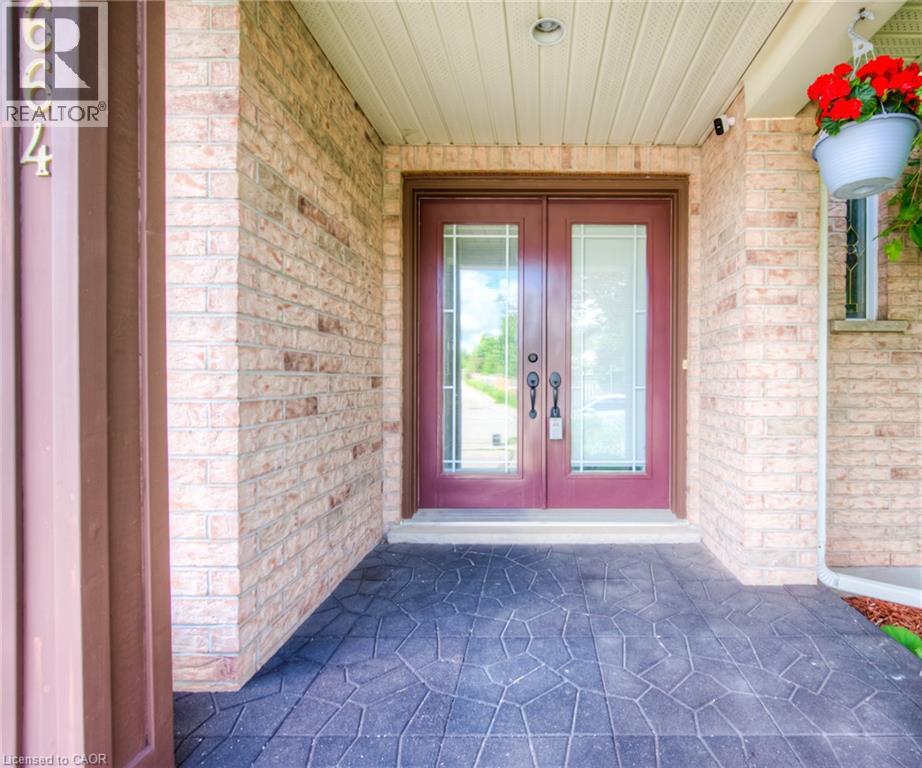 664 Brandenburg Boulevard, Waterloo, Ontario  N2T 2V4 - Photo 3 - 40778473