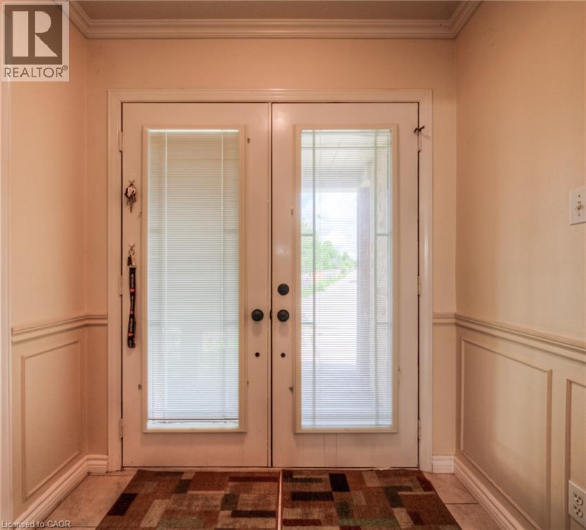 664 Brandenburg Boulevard, Waterloo, Ontario  N2T 2V4 - Photo 4 - 40778473