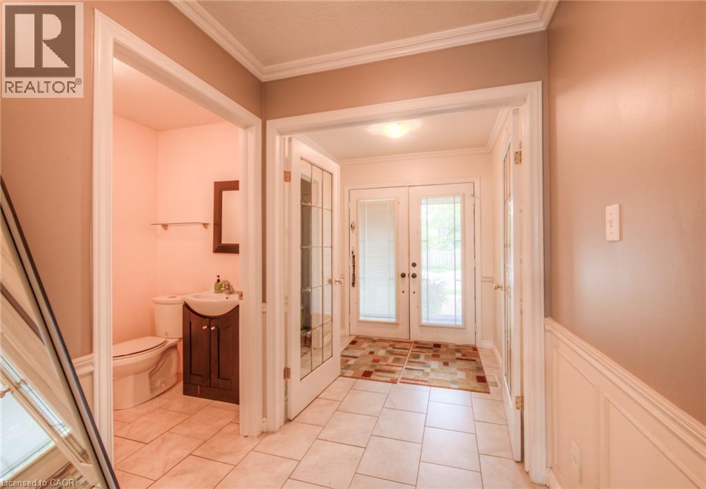 664 Brandenburg Boulevard, Waterloo, Ontario  N2T 2V4 - Photo 5 - 40778473