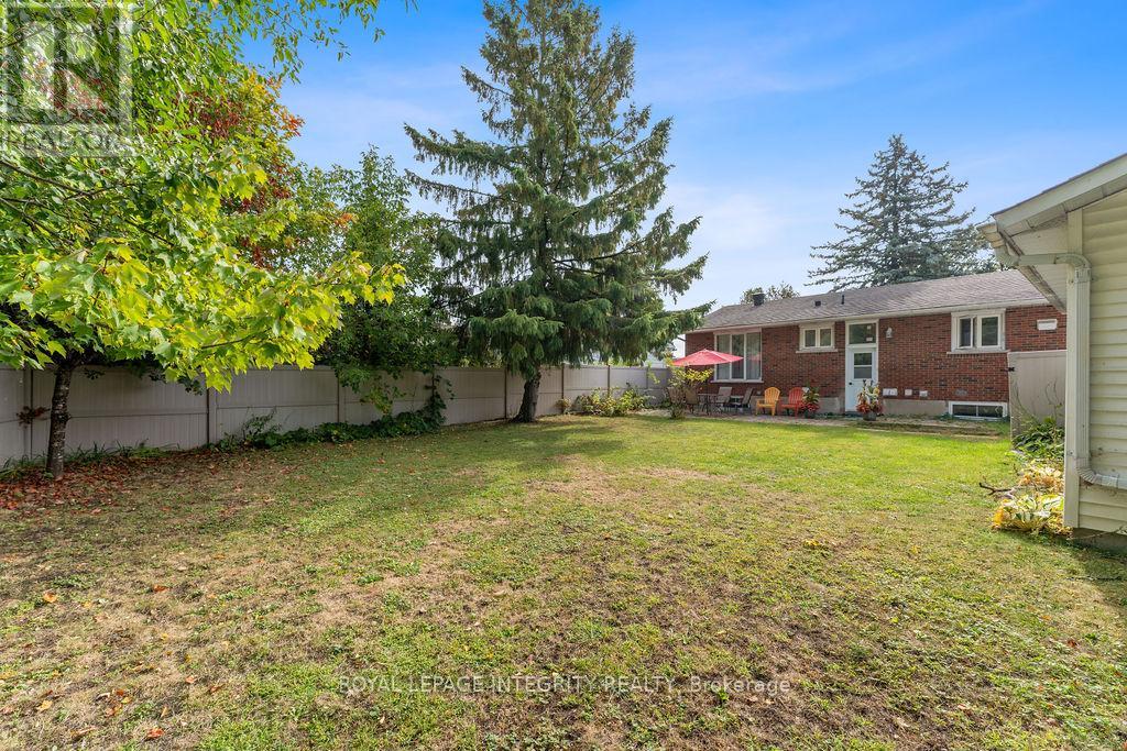 B - 1105 Falaise Road, Ottawa, Ontario  K2E 6R1 - Photo 25 - X12425772