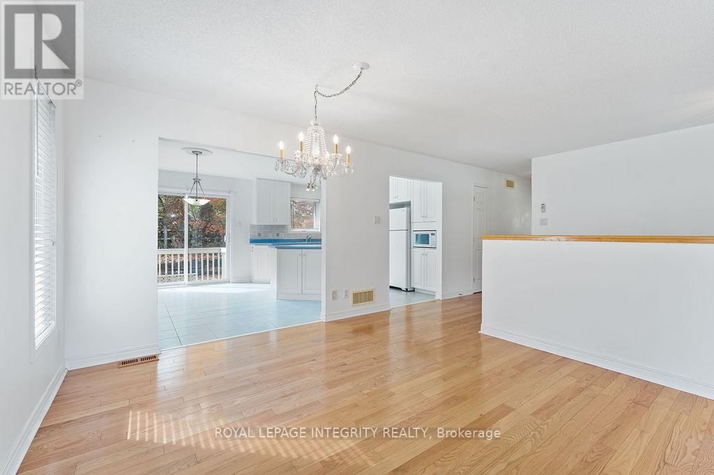 81 Lloydalex Crescent, Ottawa, Ontario  K2S 2E8 - Photo 10 - X12458748