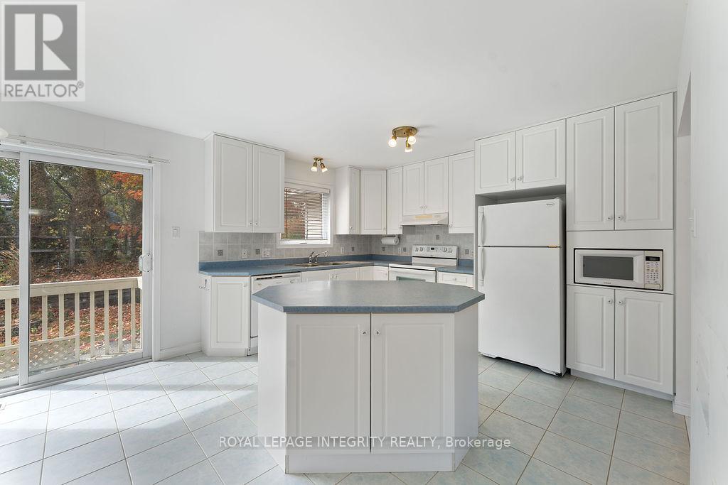 81 Lloydalex Crescent, Ottawa, Ontario  K2S 2E8 - Photo 14 - X12458748