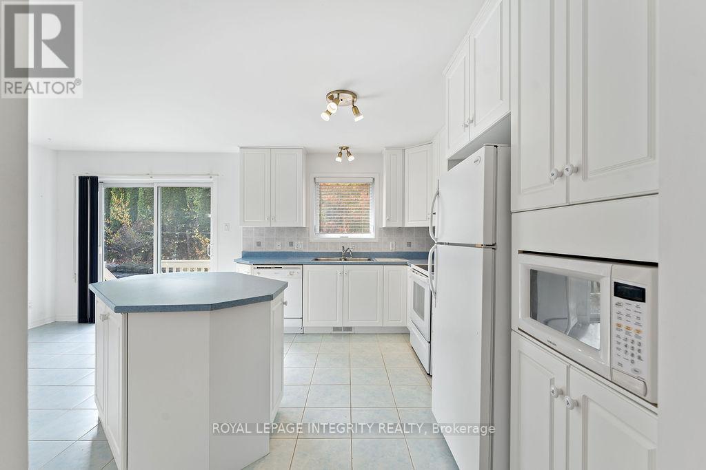 81 Lloydalex Crescent, Ottawa, Ontario  K2S 2E8 - Photo 15 - X12458748