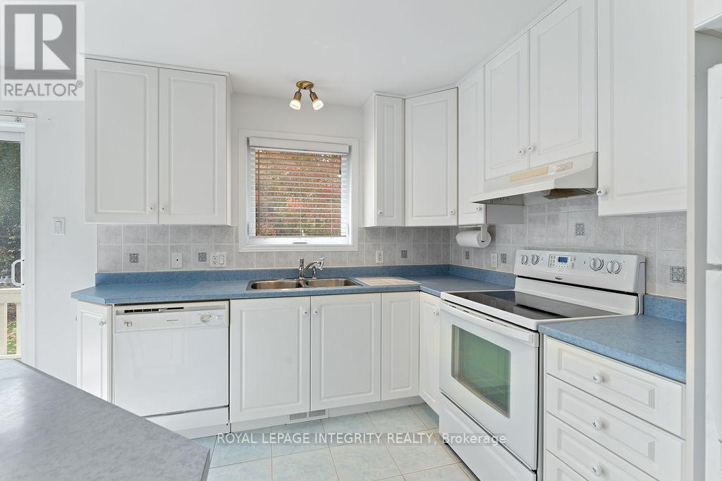 81 Lloydalex Crescent, Ottawa, Ontario  K2S 2E8 - Photo 16 - X12458748