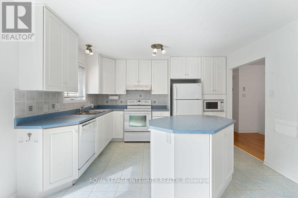 81 Lloydalex Crescent, Ottawa, Ontario  K2S 2E8 - Photo 17 - X12458748
