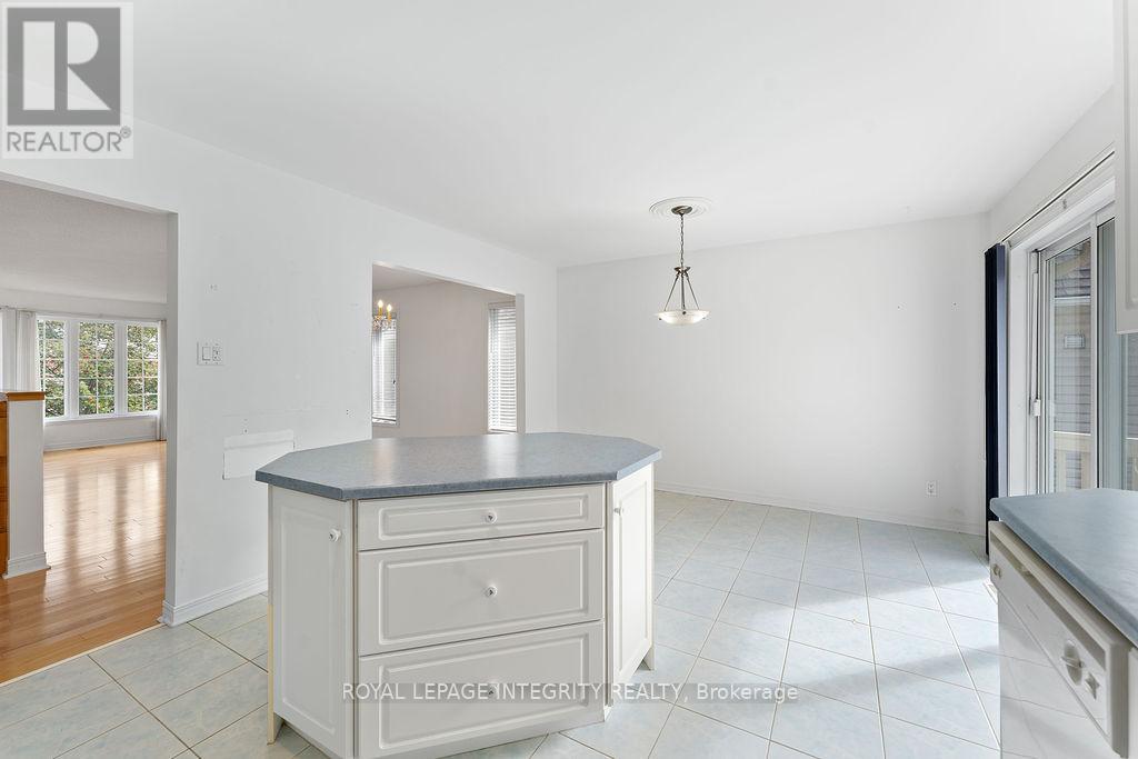 81 Lloydalex Crescent, Ottawa, Ontario  K2S 2E8 - Photo 18 - X12458748