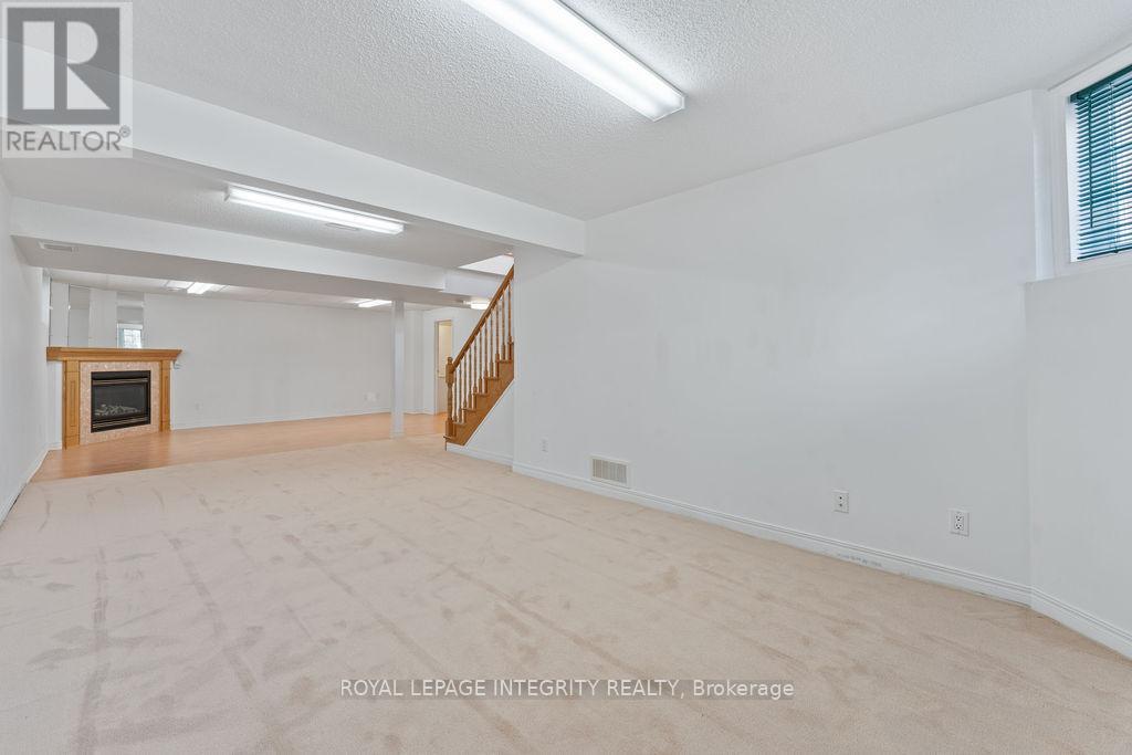 81 Lloydalex Crescent, Ottawa, Ontario  K2S 2E8 - Photo 33 - X12458748