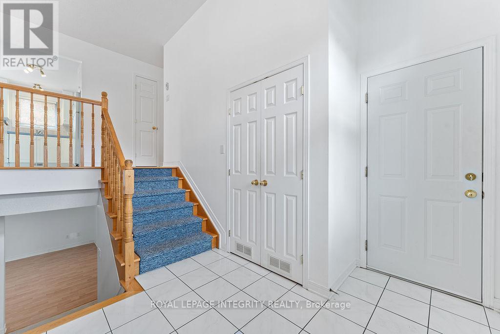 81 Lloydalex Crescent, Ottawa, Ontario  K2S 2E8 - Photo 4 - X12458748