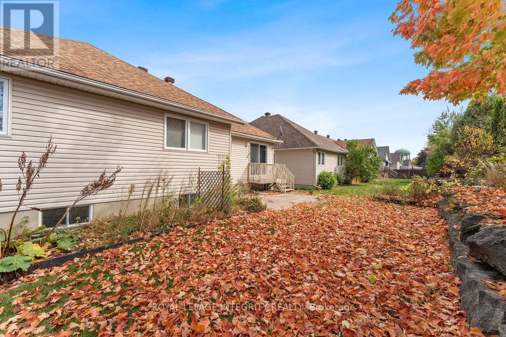 81 Lloydalex Crescent, Ottawa, Ontario  K2S 2E8 - Photo 43 - X12458748
