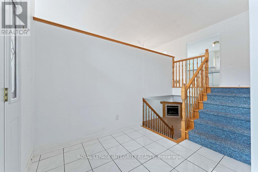 81 Lloydalex Crescent, Ottawa, Ontario  K2S 2E8 - Photo 5 - X12458748