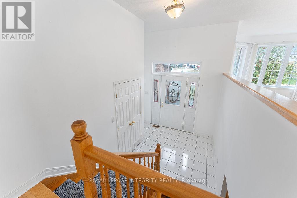 81 Lloydalex Crescent, Ottawa, Ontario  K2S 2E8 - Photo 6 - X12458748