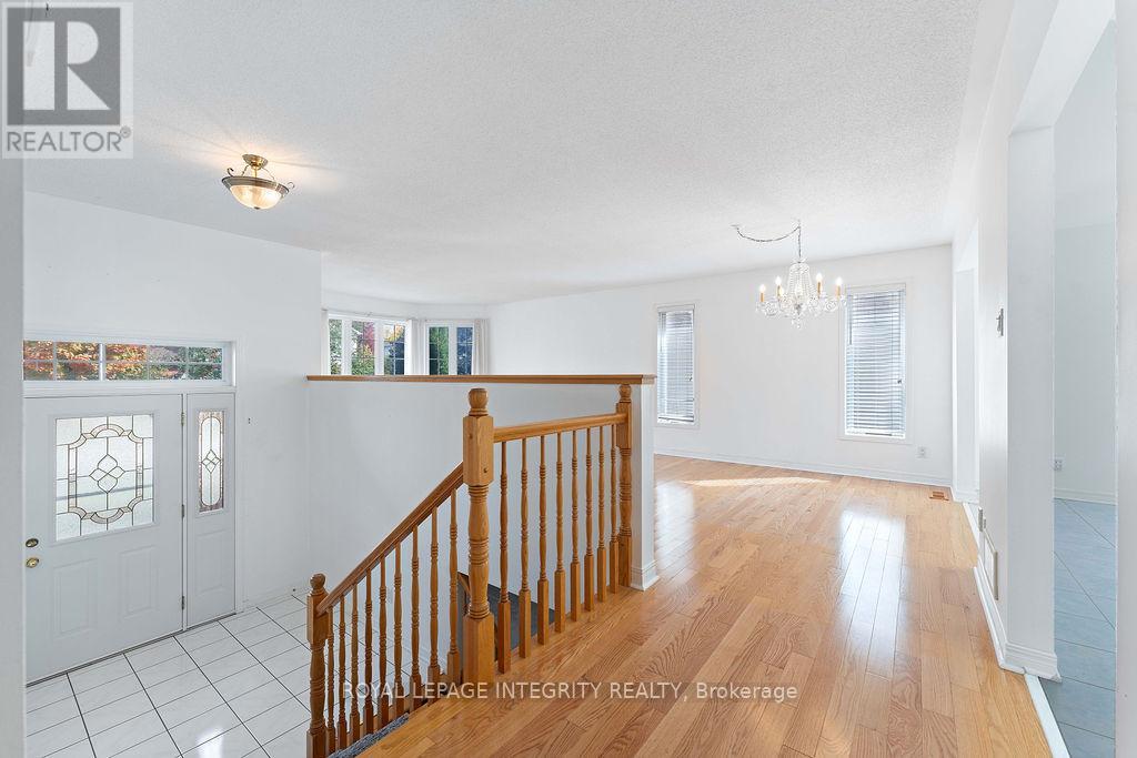 81 Lloydalex Crescent, Ottawa, Ontario  K2S 2E8 - Photo 7 - X12458748