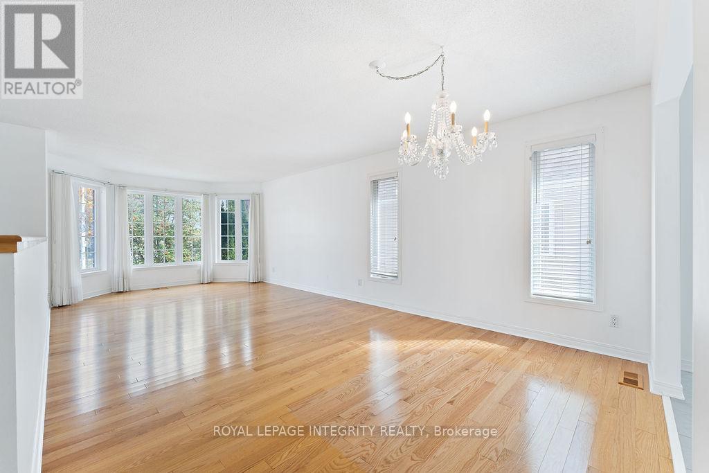 81 Lloydalex Crescent, Ottawa, Ontario  K2S 2E8 - Photo 8 - X12458748