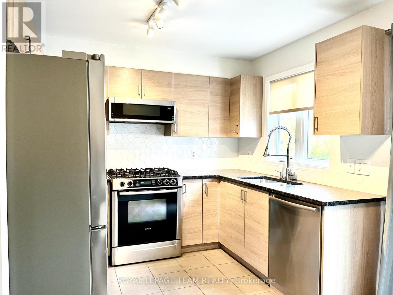35 Jenscott Private, Ottawa, Ontario  K2C 0E4 - Photo 11 - X12458749