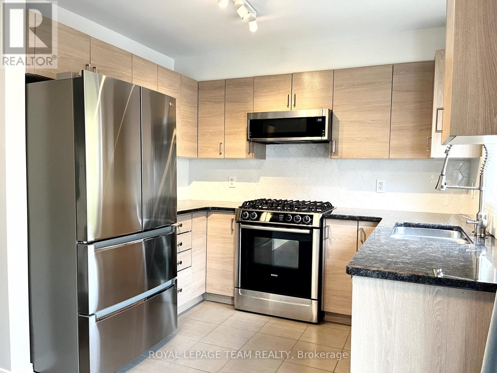 35 Jenscott Private, Ottawa, Ontario  K2C 0E4 - Photo 12 - X12458749