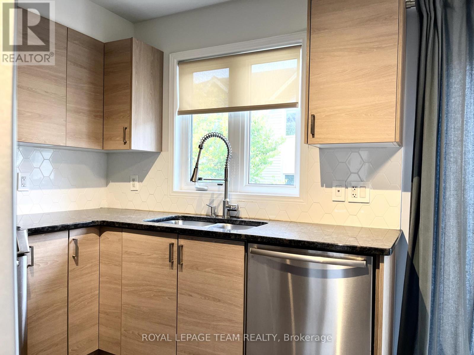 35 Jenscott Private, Ottawa, Ontario  K2C 0E4 - Photo 13 - X12458749