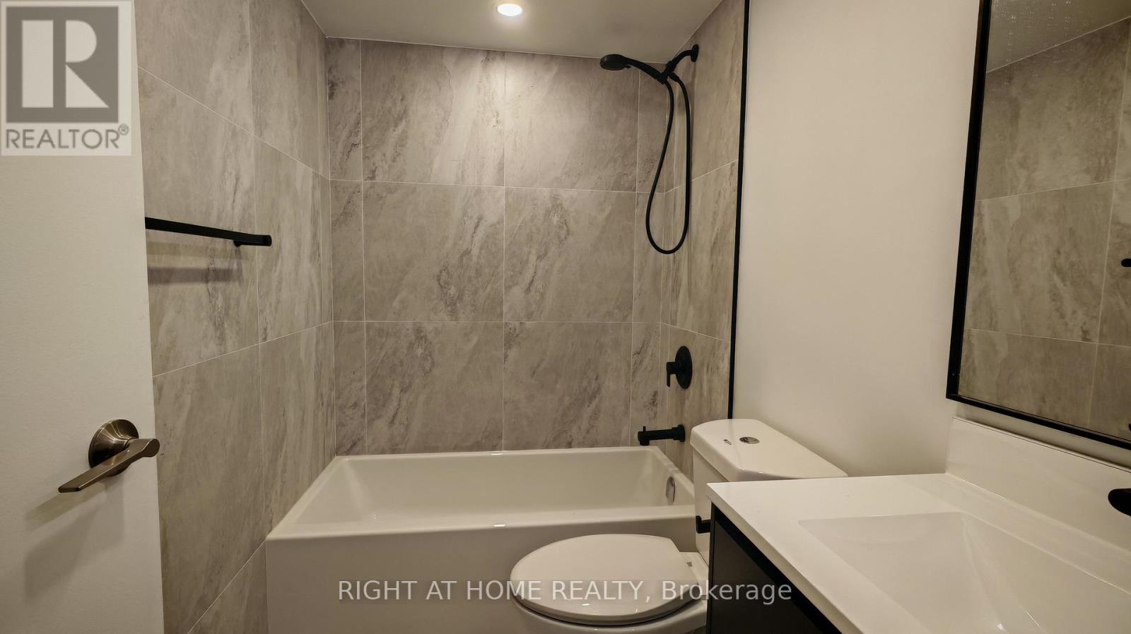 2434 - 33 Harbour Square, Toronto, Ontario  M5J 2G2 - Photo 5 - C12458745