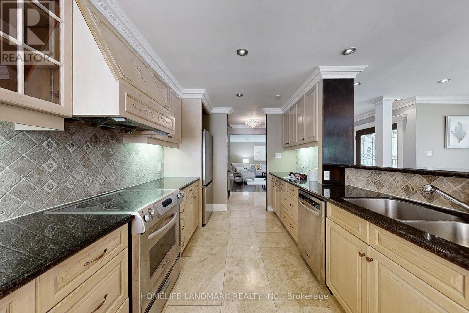 61 Whittaker Crescent, Toronto, Ontario  M2K 1K9 - Photo 11 - C12458746
