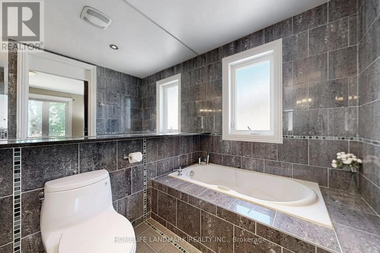 61 Whittaker Crescent, Toronto, Ontario  M2K 1K9 - Photo 21 - C12458746