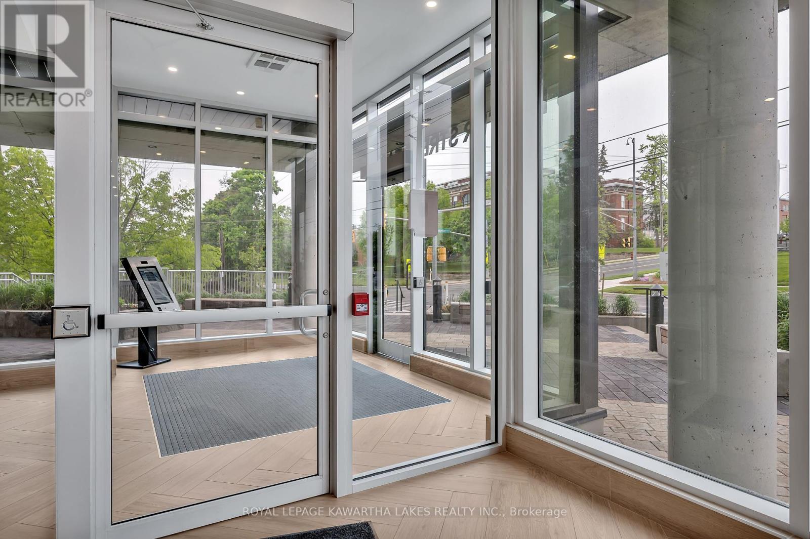 404 - 195 Hunter Street E, Peterborough East, Ontario  K9H 1G9 - Photo 4 - X12458751