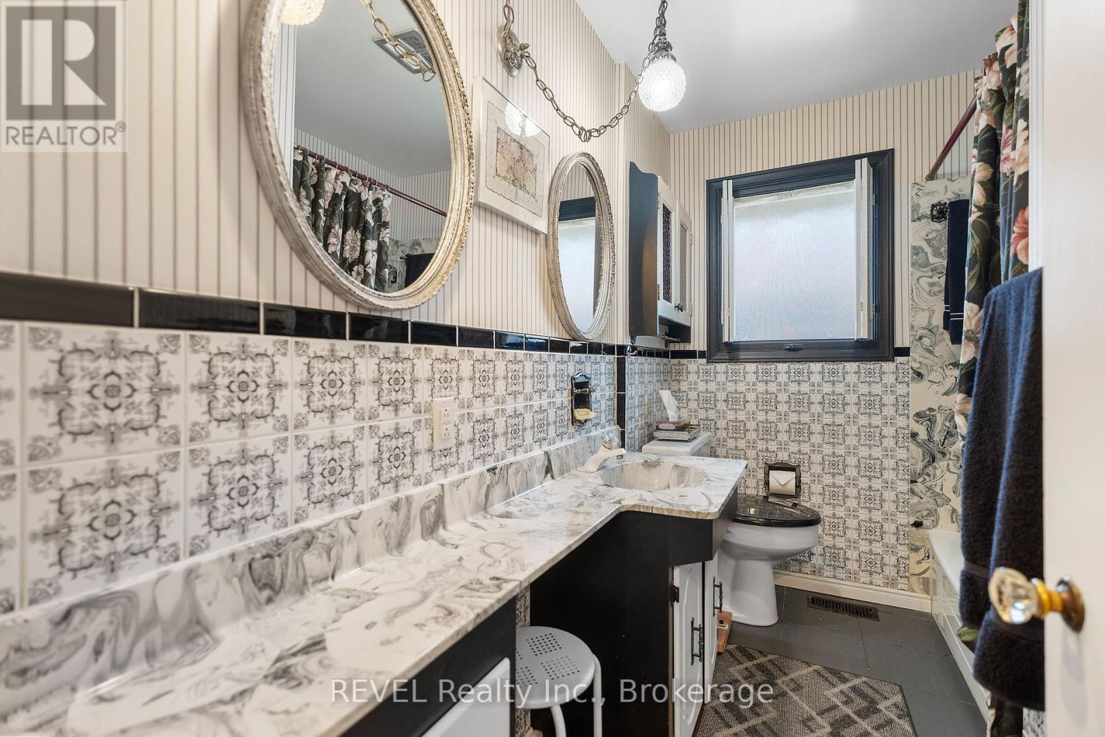 32 Hanson Drive N, St. Catharines, Ontario  L2M 2X1 - Photo 6 - X12376233