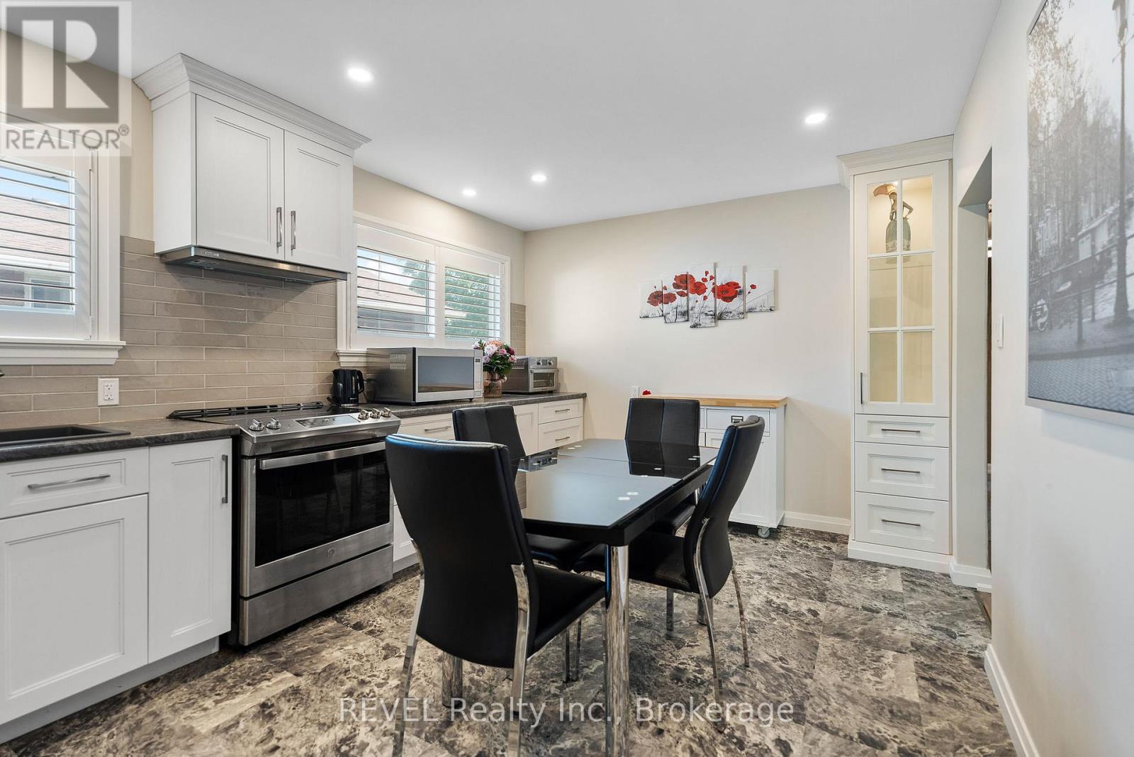 32 Hanson Drive N, St. Catharines, Ontario  L2M 2X1 - Photo 5 - X12376233