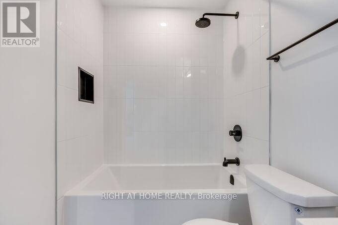 2701 - 2495 Eglinton Avenue W, Mississauga, Ontario  L5M 2V8 - Photo 22 - W12458752
