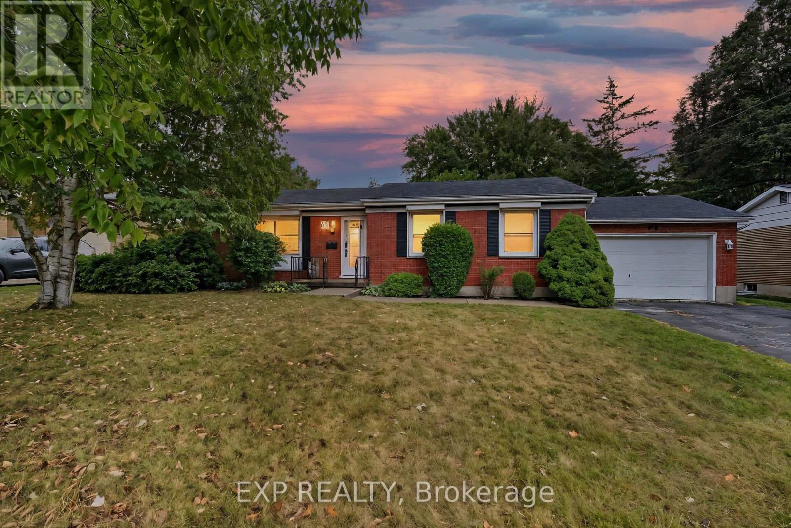 61 LARKSPUR CRESCENT, London North, Ontario