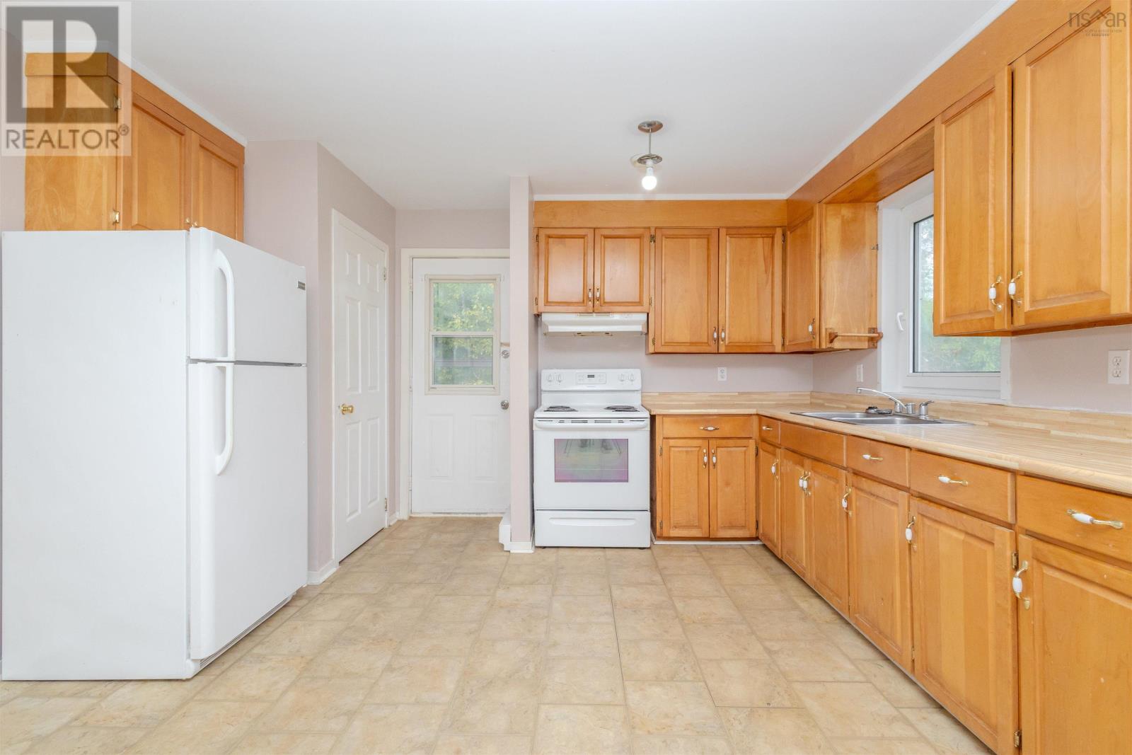 50/52 Myrtle Street, Westmount, Nova Scotia  B1L 1A7 - Photo 10 - 202525675