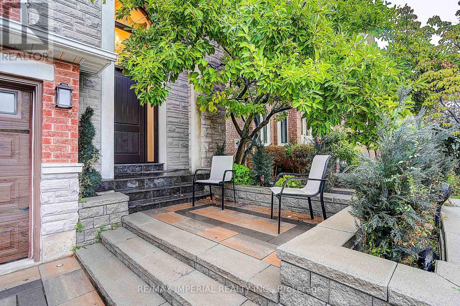 32 Brandon Gate Drive, Vaughan, Ontario  L6A 2L4 - Photo 10 - N12458765