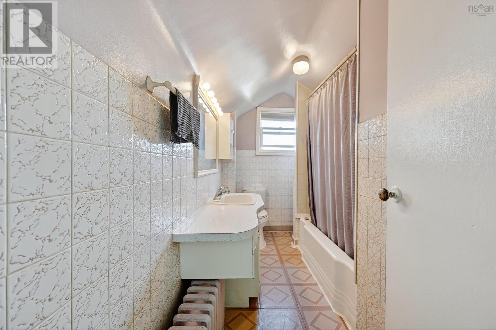 37 Macleod Street, Sydney, Nova Scotia  B1N 1B4 - Photo 40 - 202524580