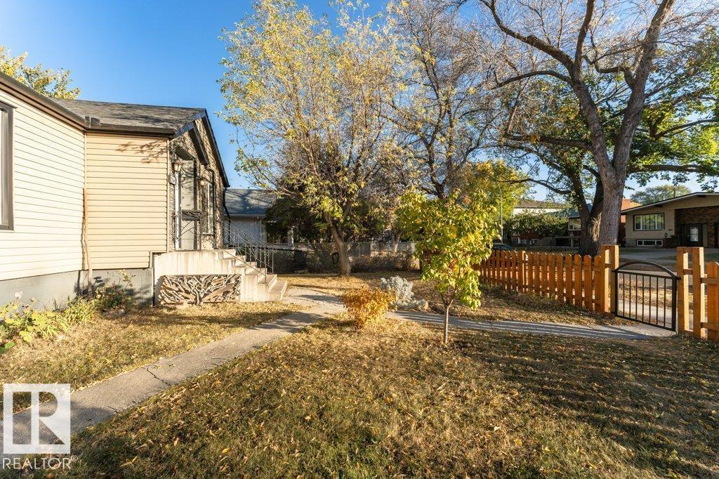 12308 86 St Nw, Edmonton, Alberta  T5B 3L2 - Photo 5 - E4461869